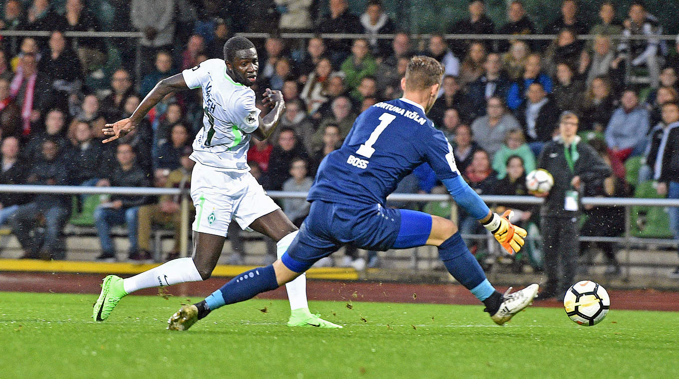 Zwischenzeitlicher Ausgleich: Ousmane Manneh (l.) schiebt überlegt ein © 2017 Getty Images