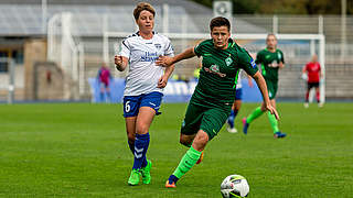 Die Favoritin der Fans: Nora Clausen von Werder Bremen (r.) gewinnt Facebook-Voting © imago/foto2press