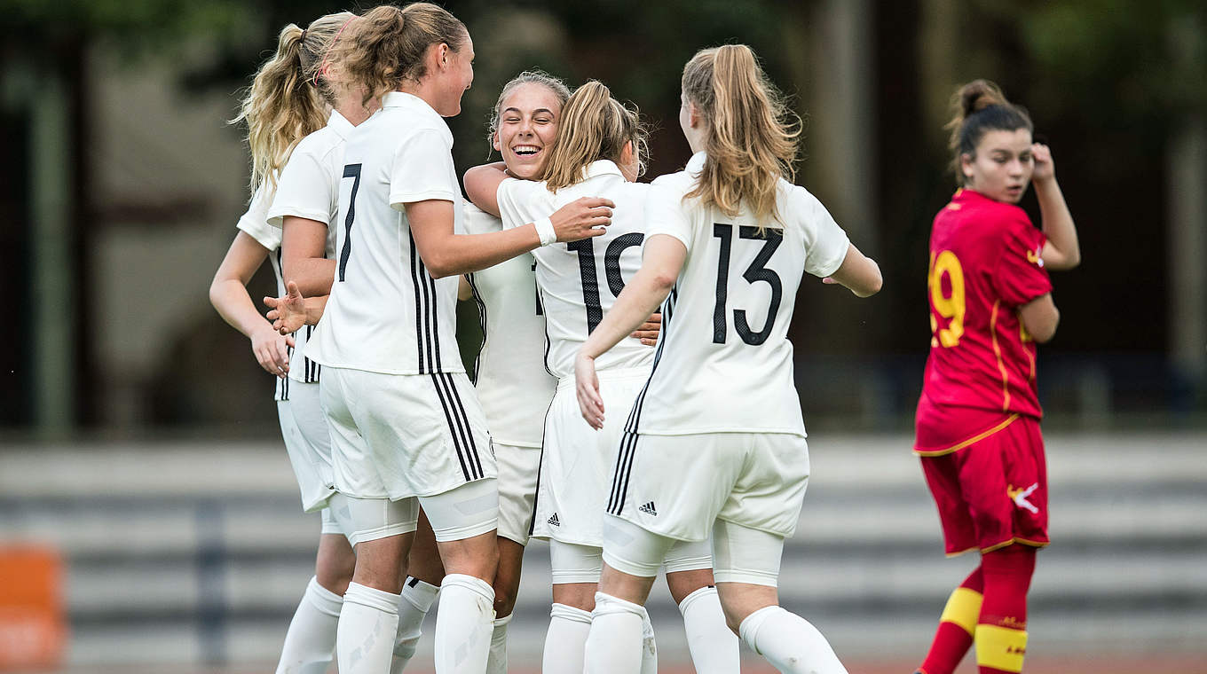 Achtmal Torjubel in Duisburg gegen Montenegro: Die U 19-Frauen gewinnen souverän © 2017 Getty Images