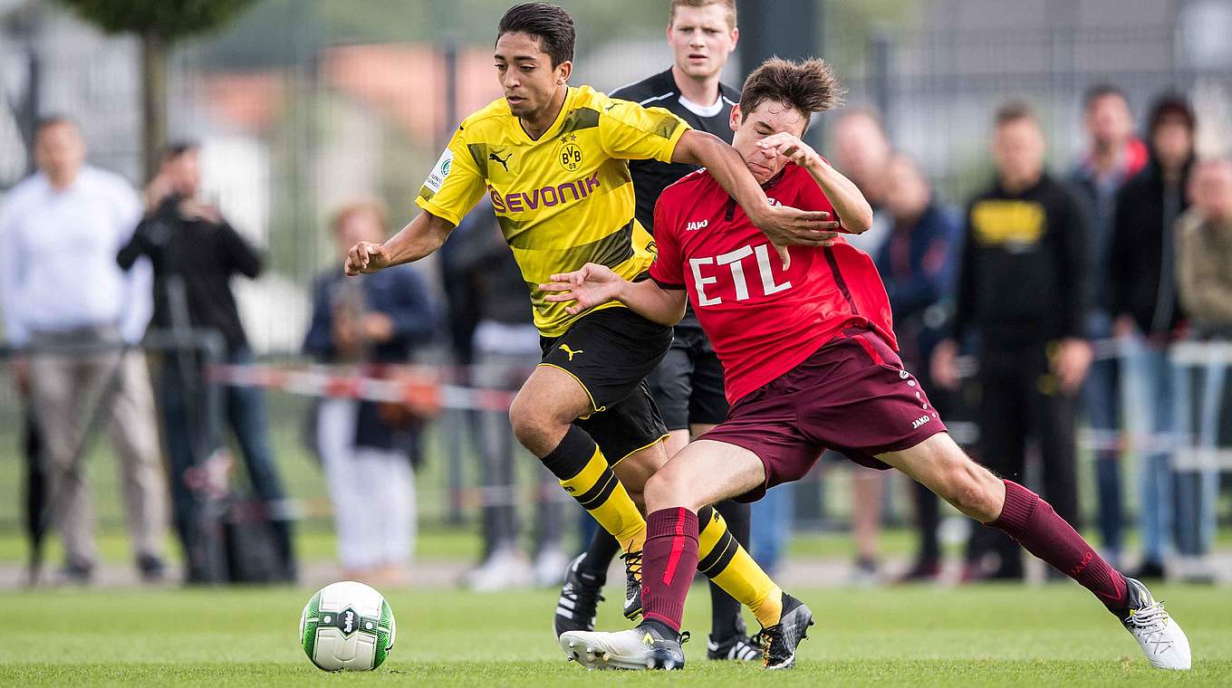 Gleicht für die Borussia aus: der Dortmunder Immanuel-Johannes Pherai (l.) © 2017 Getty Images