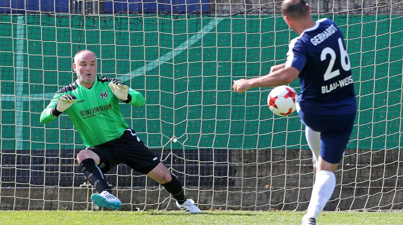 Elfmeterschießen: SpVgg Blau Weiss 1890 und Hannover 96 messen sich vom Punkt © 2017 Getty Images