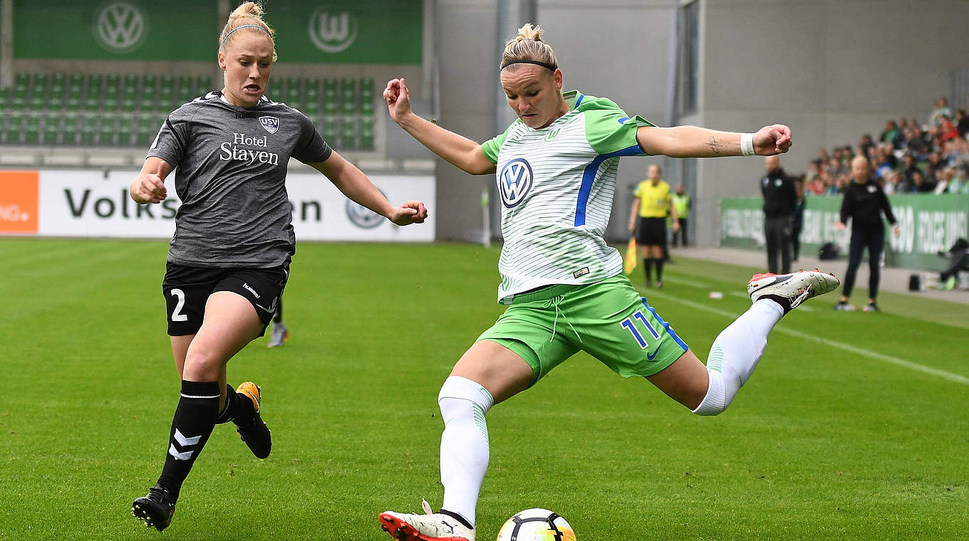 Dreierpack gegen Jena: Alexandra Popp (r.) verteidigt mit Wolfsburg die Tabellenspitze © imago/foto2press