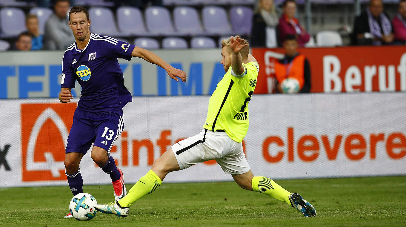 Vor seinem 279. Einsatz in der 3. Liga: Osnabrücks Tim Danneberg (l.) © 2017 Bongarts/Getty Images