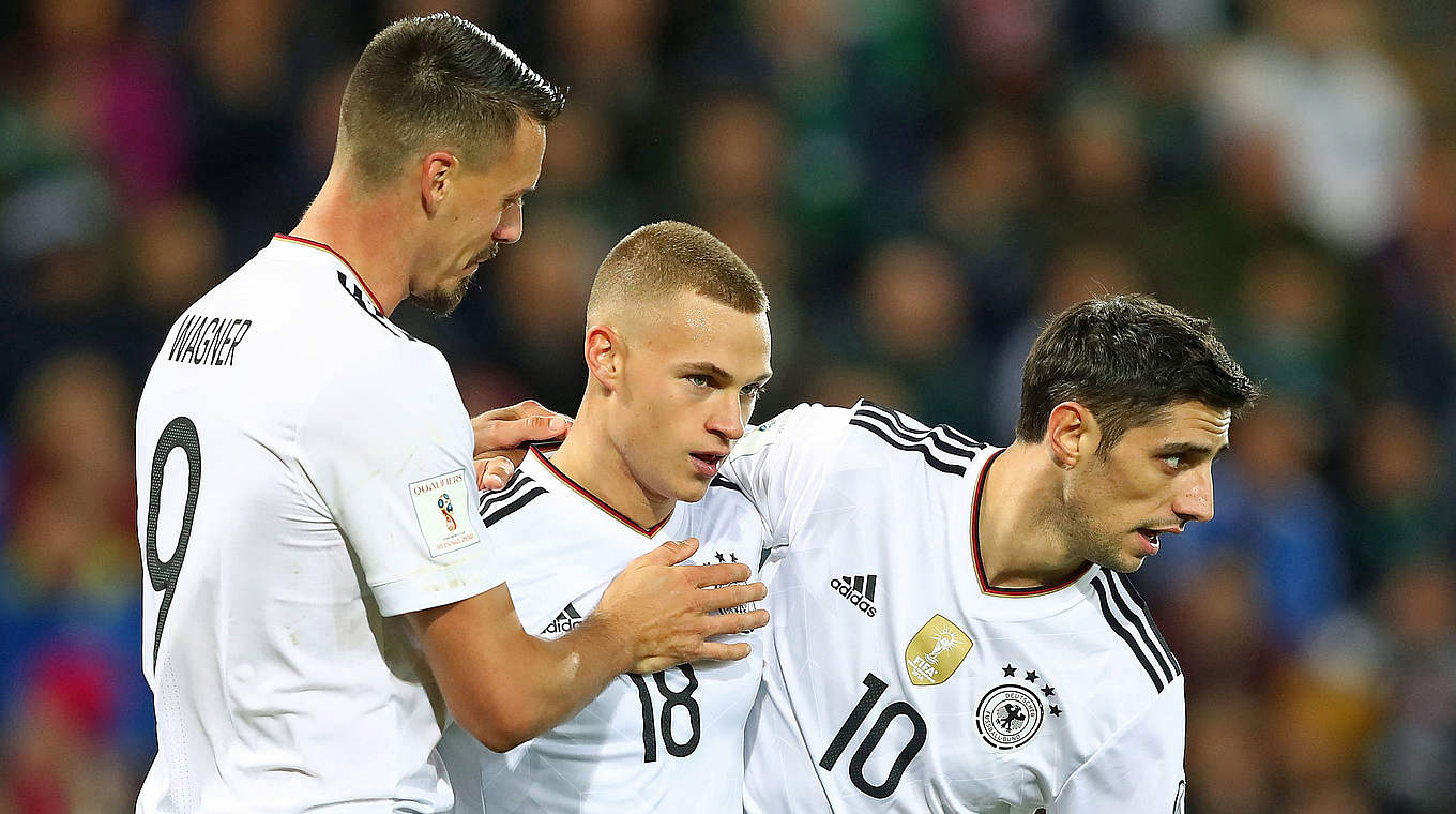 Mit klarem Vorsprung zum "Man of the Match" gewählt: Joshua Kimmich (M.) © 2017 Getty Images