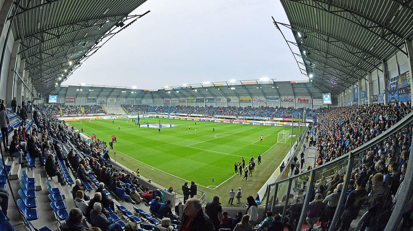 Im Pokal gegen den VfL Bochum wahrscheinlich ausverkauft: die Arena in Paderborn © 2017 Getty Images