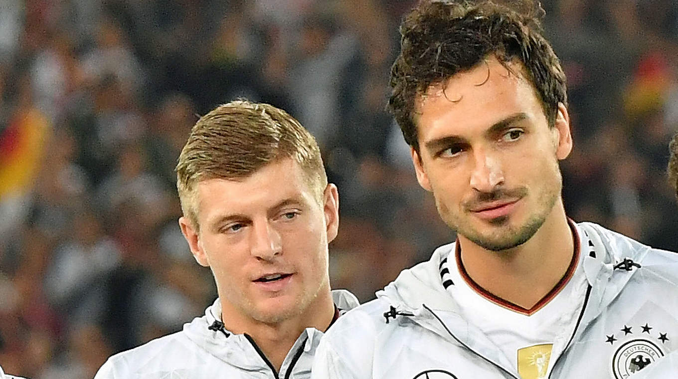 Kandidaten für den "Ballon d'Or": Toni Kroos und Mats Hummels (v.l.) © 2017 Getty Images