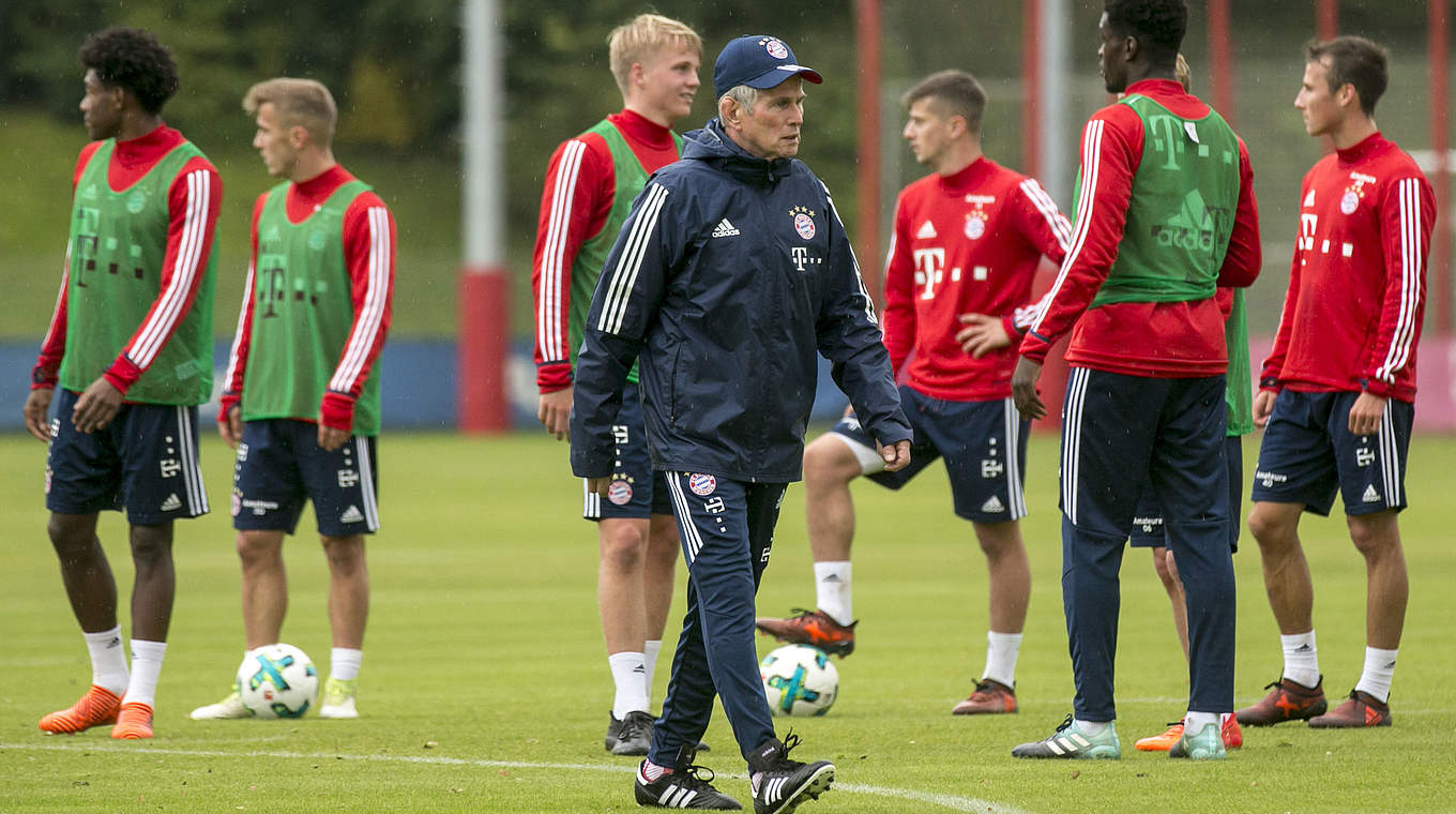 Verbessert sich mit Anpfiff auf Platz drei der ältesten Bundesliga-Trainer: Jupp Heynckes © 2017 Getty Images