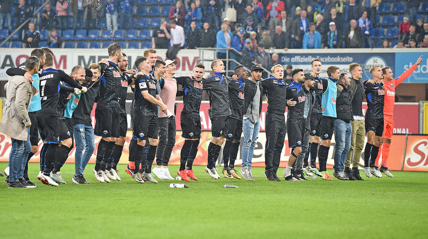 Zehnter Sieg im zwölften Saisonspiel: Der SC Paderborn bleibt an der Spitze © 2017 Getty Images