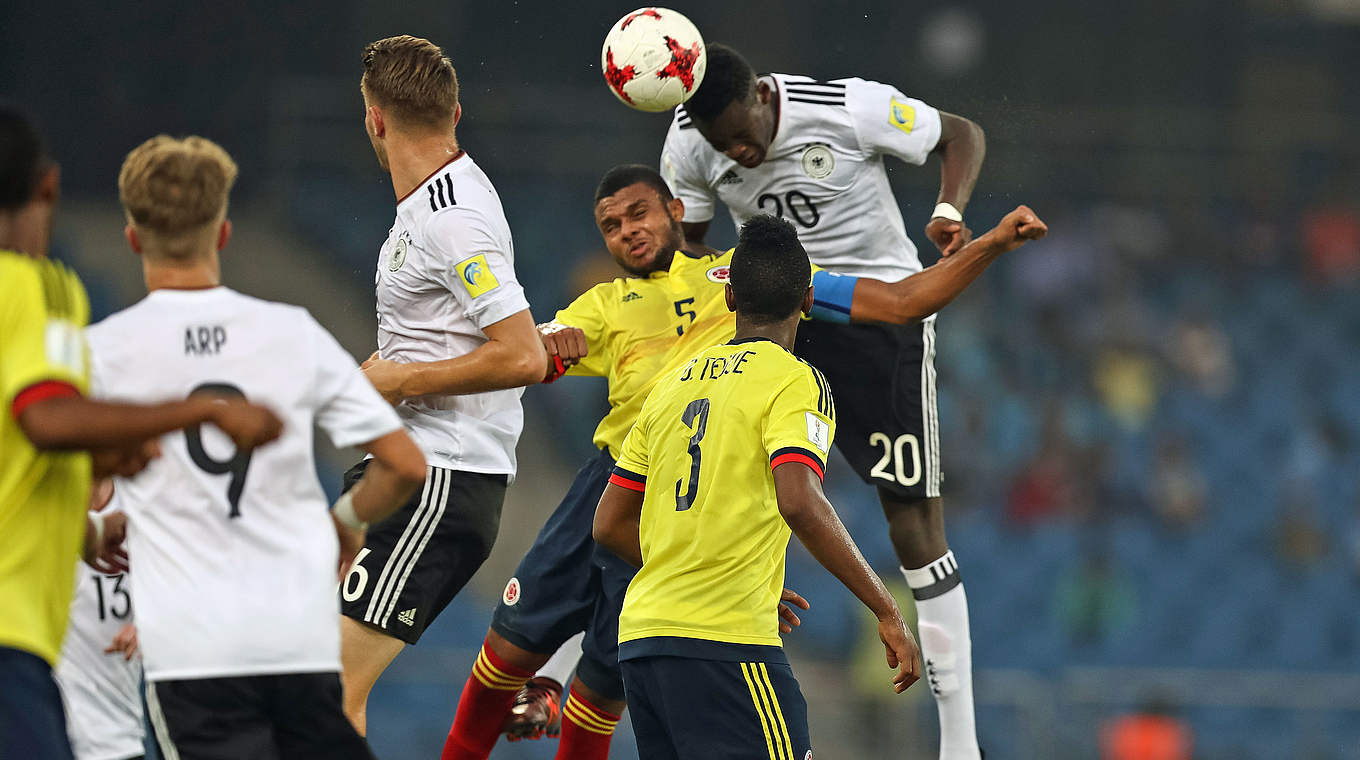 Mit dem Kopf zur Stelle: Yann-Aurel Bisseck köpft zum 2:0 für das DFB-Team ein.   © 2017 FIFA