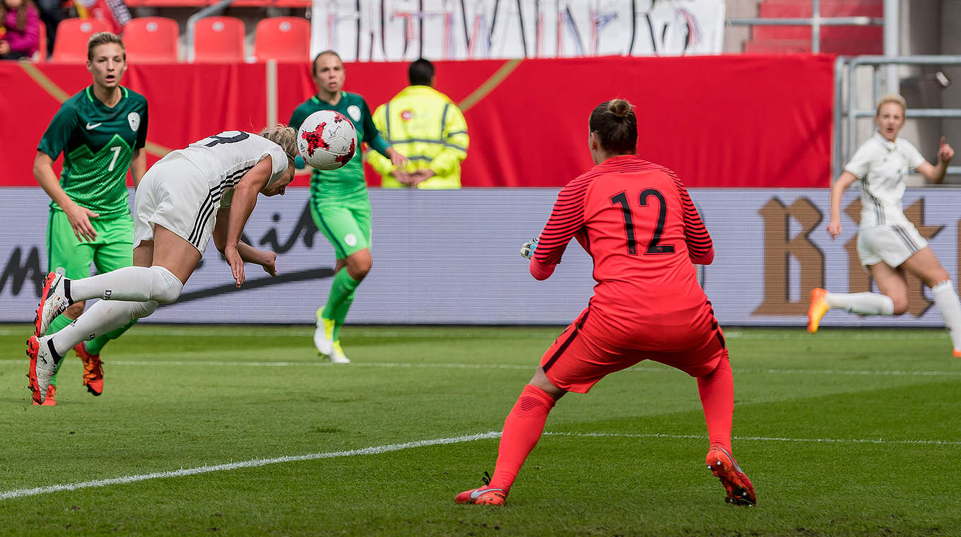 Ihr erster Treffer für die DFB-Frauen: Svenja Huth trifft gegen Slowenien zum 1:0 © 2017 Getty Images