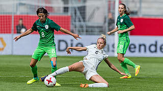 18 Länderspiele, zwei Tore und stark im Zweikampf: Verteidigerin Kathrin Hendrich (M.) © 2017 Getty Images