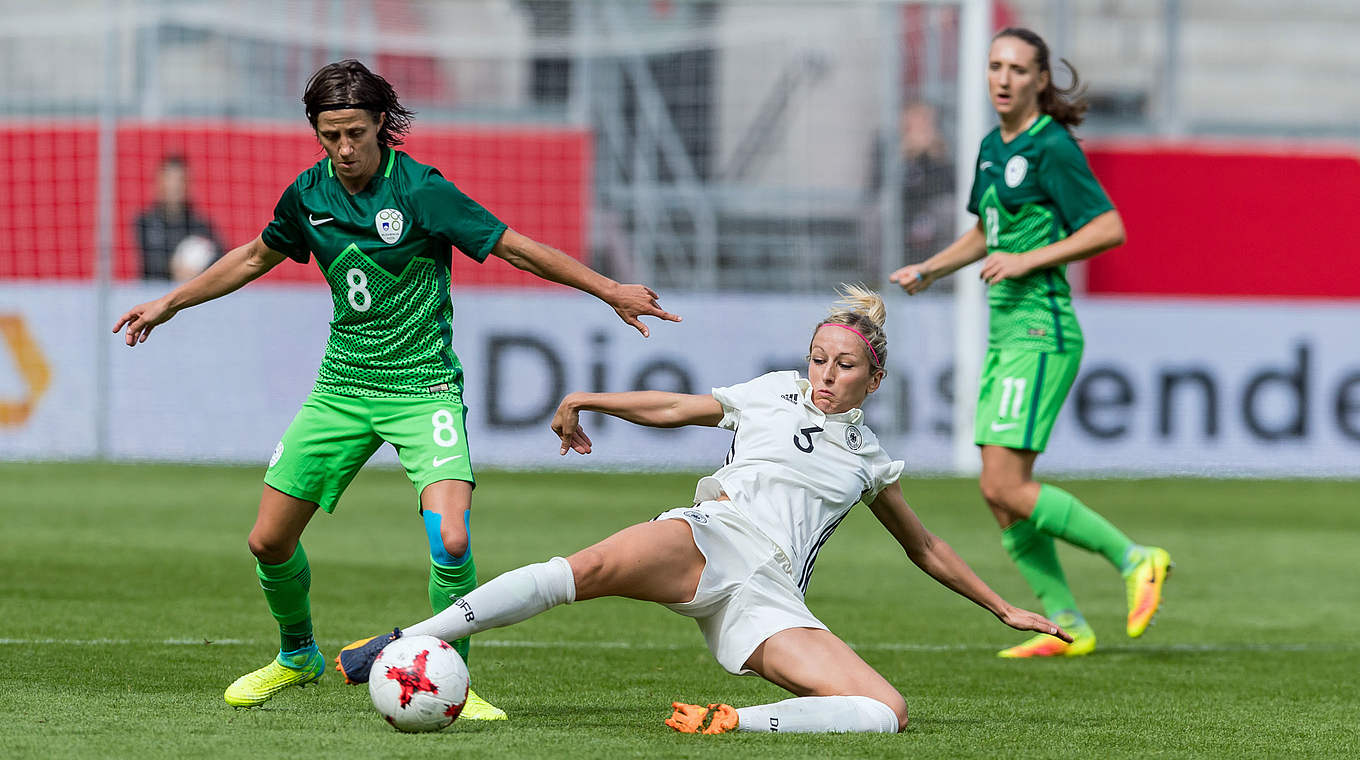 18 Länderspiele, zwei Tore und stark im Zweikampf: Verteidigerin Kathrin Hendrich (M.) © 2017 Getty Images