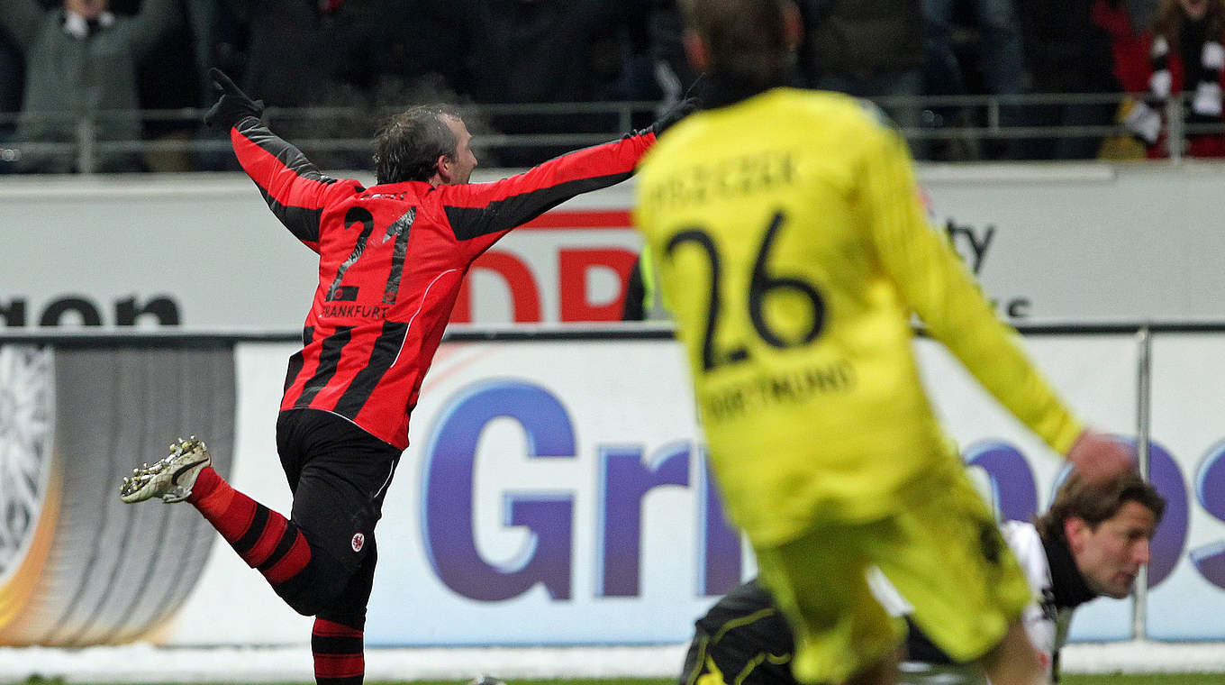 Sorgt für die erste BVB-Auswärtsniederlage nach acht Siegen in Serie: Gekas (l.) 2010 © 2010 AFP