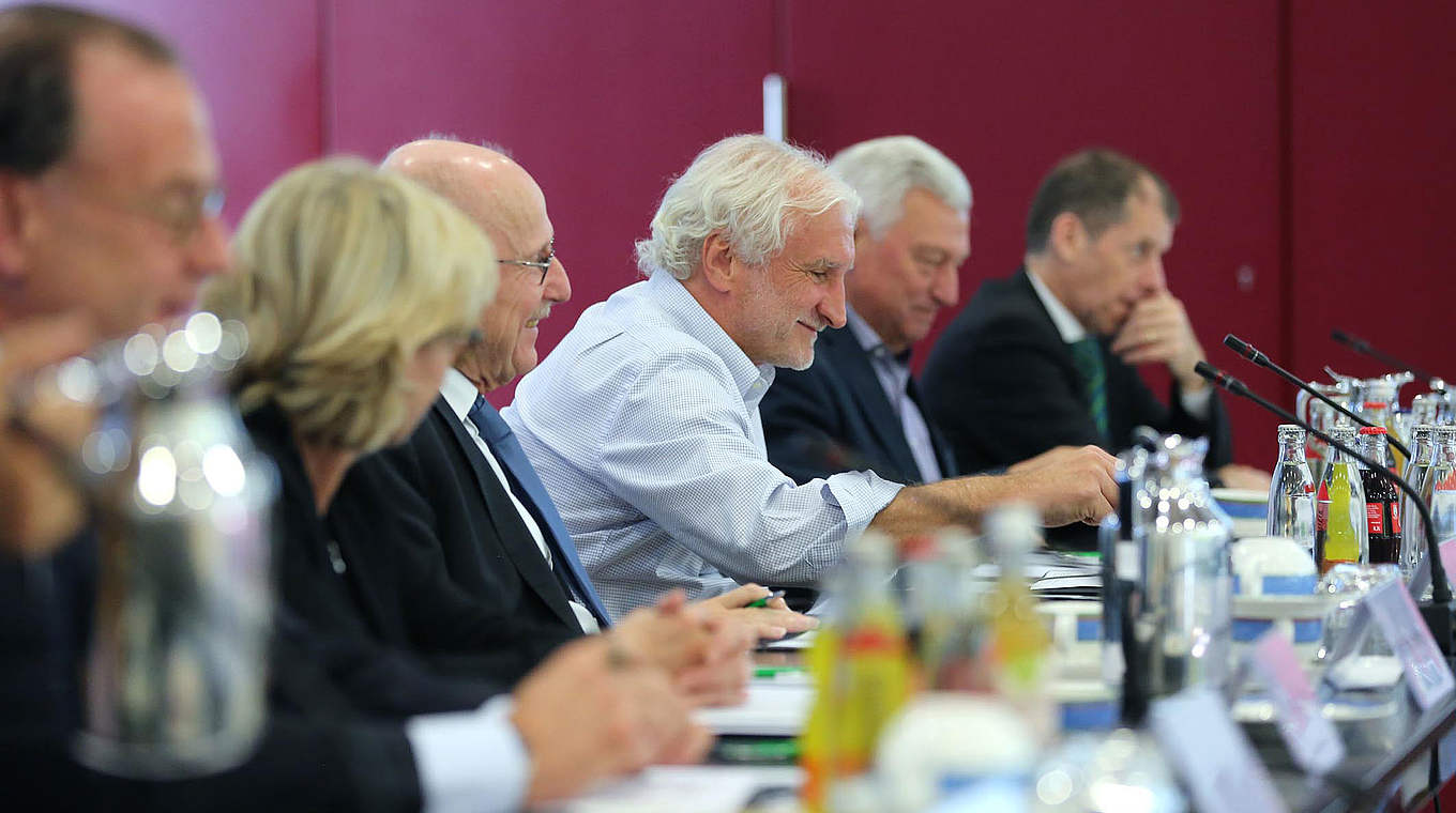 Bei der Sitzung von Kuratorium und Vorstand der Egidius-Braun-Stiftung: Rudi Völler © Carsten Kobow