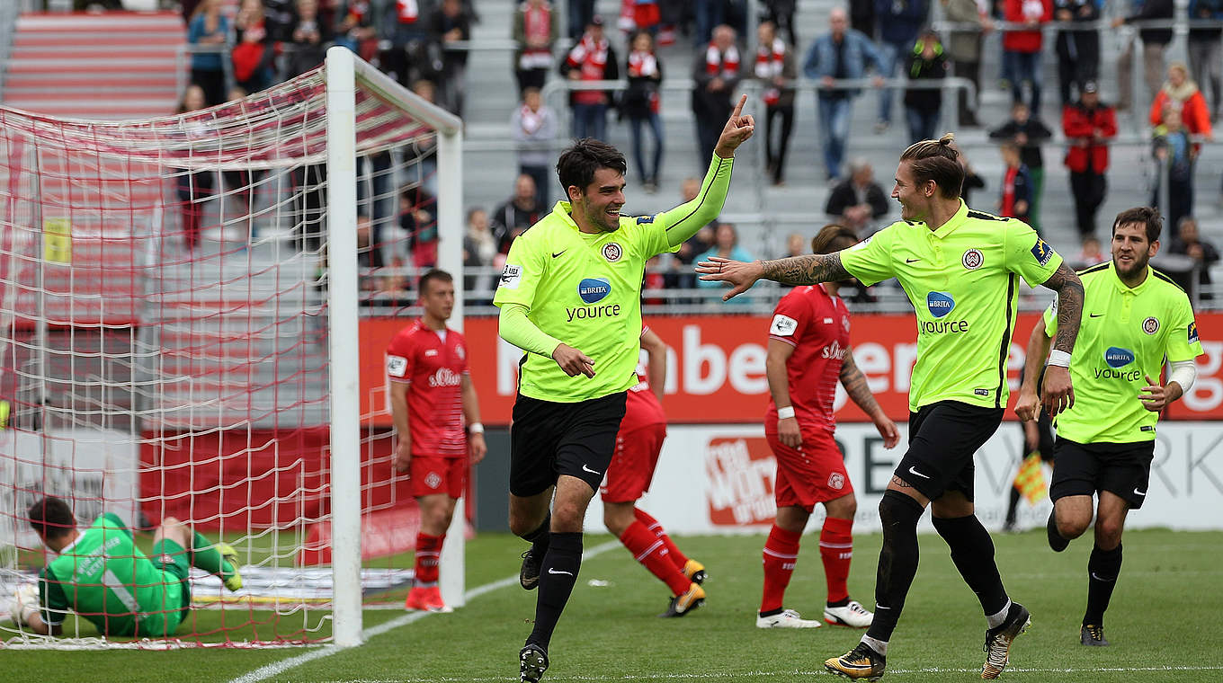 Immer tiefer in der Krise: Würzburg nach dem 0:5 gegen Wehen Wiesbaden © Jan Kuppert