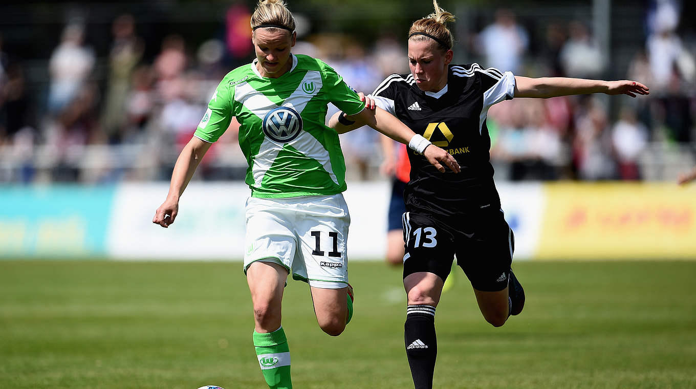 "Das Leistungsniveau ist gestiegen": Prießen (r.) schätzt die Allianz Frauen-Bundesliga  © 2015 Getty Images