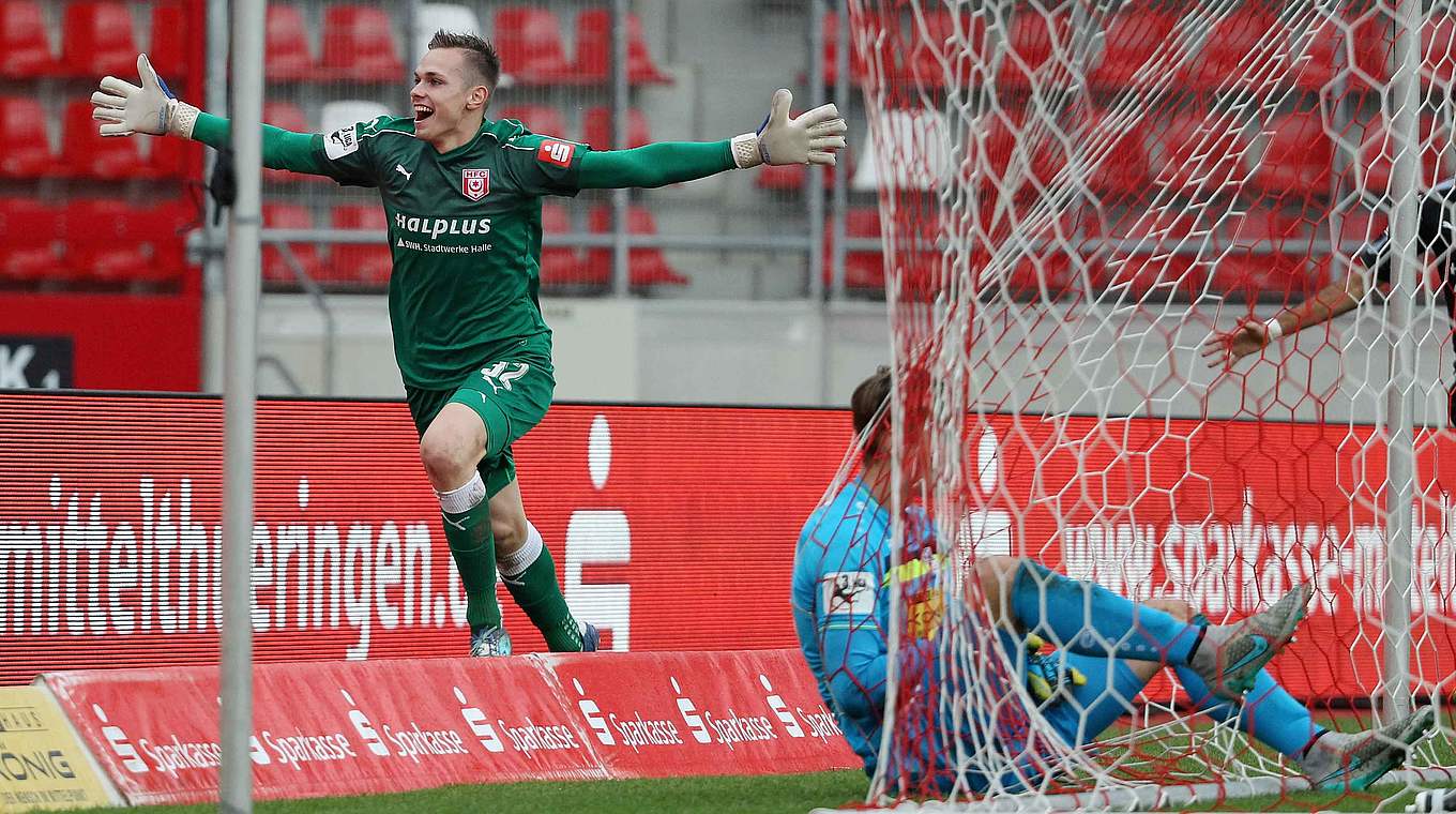 Erst Elfmeterkiller, dann Last-Minute-Torschütze: HFC-Keeper Tom Müller (l.) © 2017 Getty Images