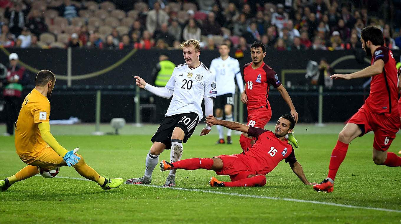 Brandt (2.v.l.) zu seiner Rolle in der Nationalmannschaft: "Ich wachse langsam rein" © 2017 Getty Images