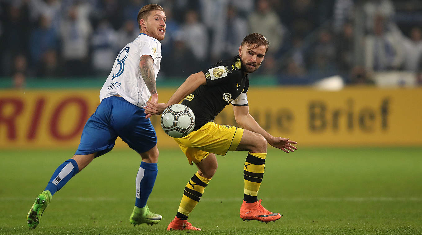Klare Angelegenheit in Magdeburg: Borussia Dortmund um Kapitän Marcel Schmelzer (r.) gewinnt beim Drittligisten 5:0 © 2017 Getty Images