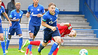 Fünferpack gegen Hombrucher SV: Schalke-Stürmer Biskup (v.) hat nun 15 Saisontore © MSPW