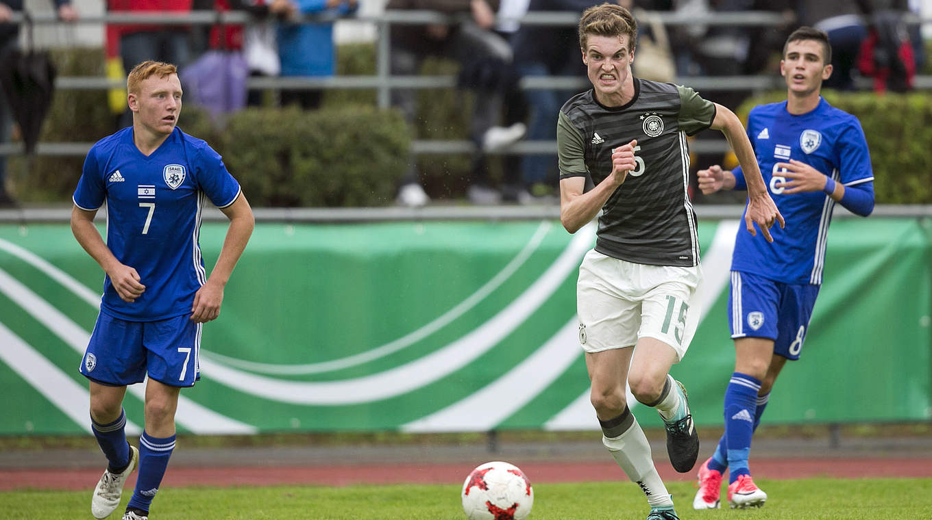 U 17-Nationalspieler trifft: Auch dank Bongard (M.) siegt Gladbach gegen Düsseldorf © 2017 Getty Images