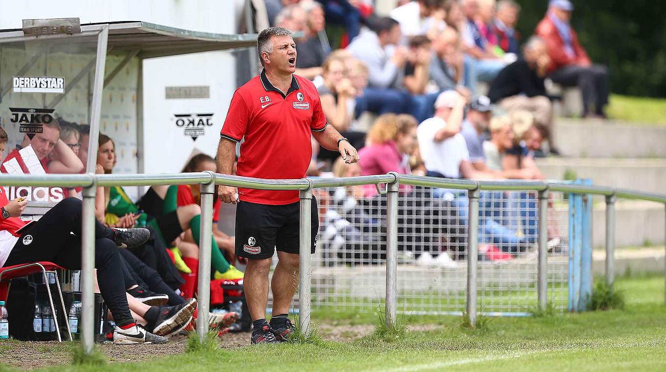 Sechster Sieg im siebten Spiel: Freiburg und Trainer Edgar Beck haben einen Lauf © 2016 Getty Images