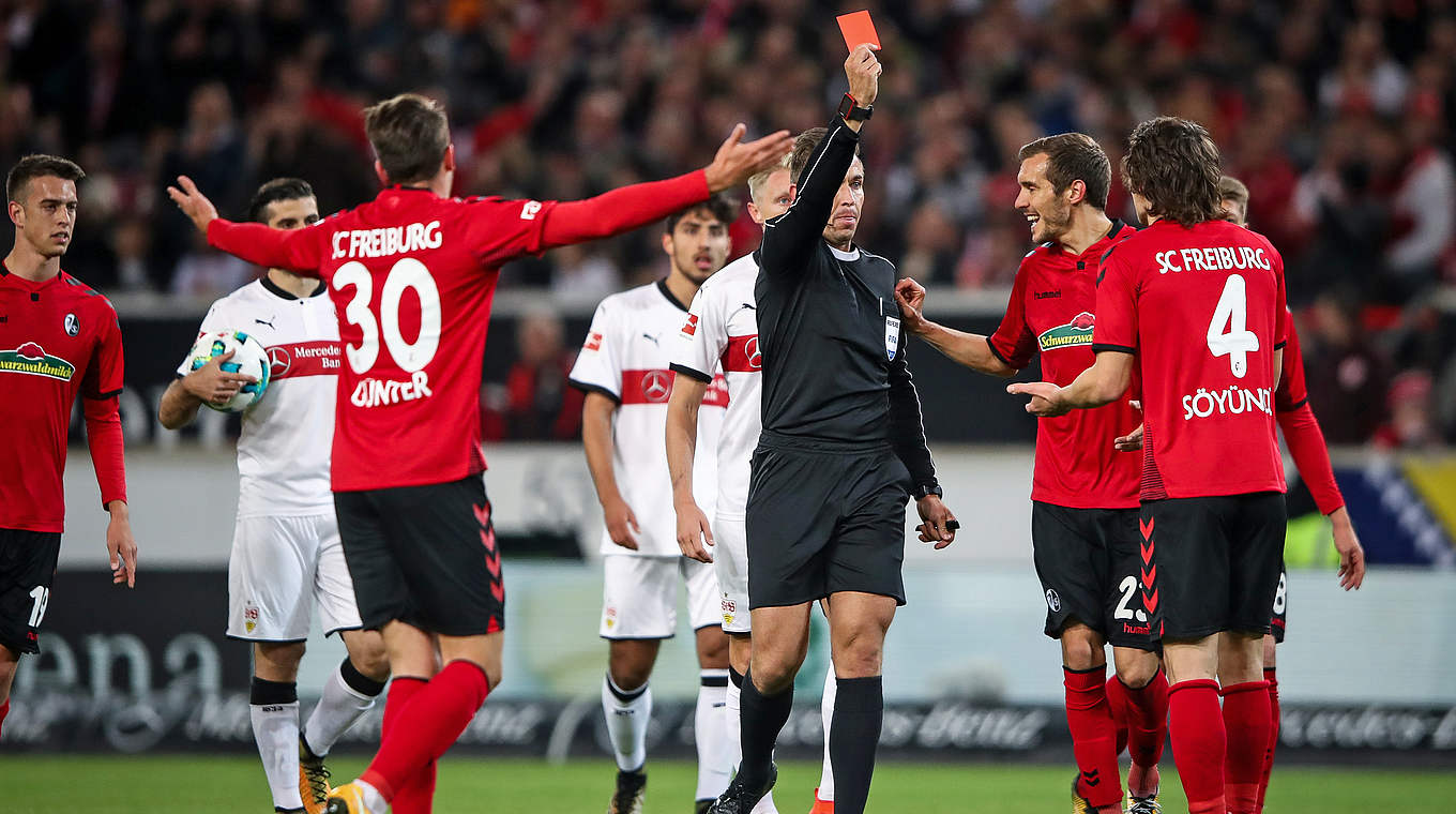 Wegen eines unsportlichen Verhaltens gesperrt: Caglar Söyüncü (r.) © 2017 Getty Images