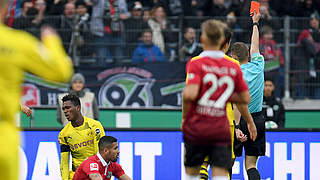 Muss ein Spiel zuschauen: Dortmunds Dan-Axel Zagadou (l.) © AFP/Getty Images
