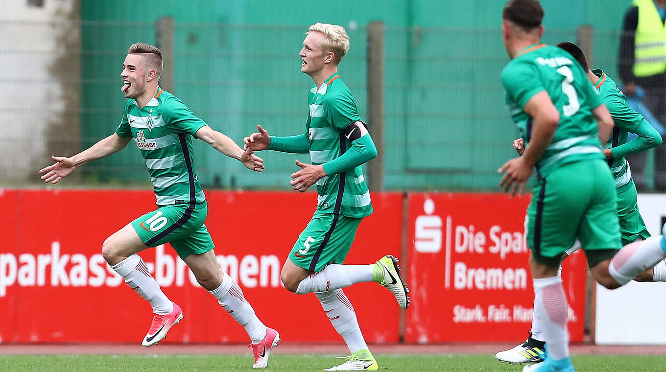 Trifft bei Bremens Kantersieg gegen Heidenheim: David Lennart Philipp (l.) © 2017 Getty Images