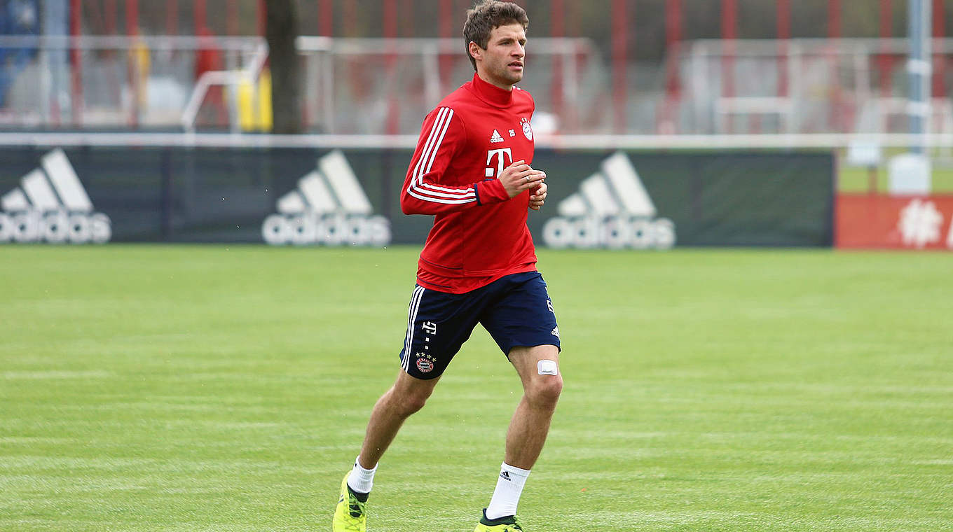 "Gute Nachrichten: Thomas Müller ist zurück auf dem Rasen" - und im Lauftraining © FC Bayern München