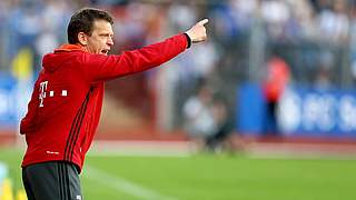 Mit seiner Mannschaft weiter ungefährdet vorne: Bayern-Trainer Holger Seitz © 2017 Getty Images