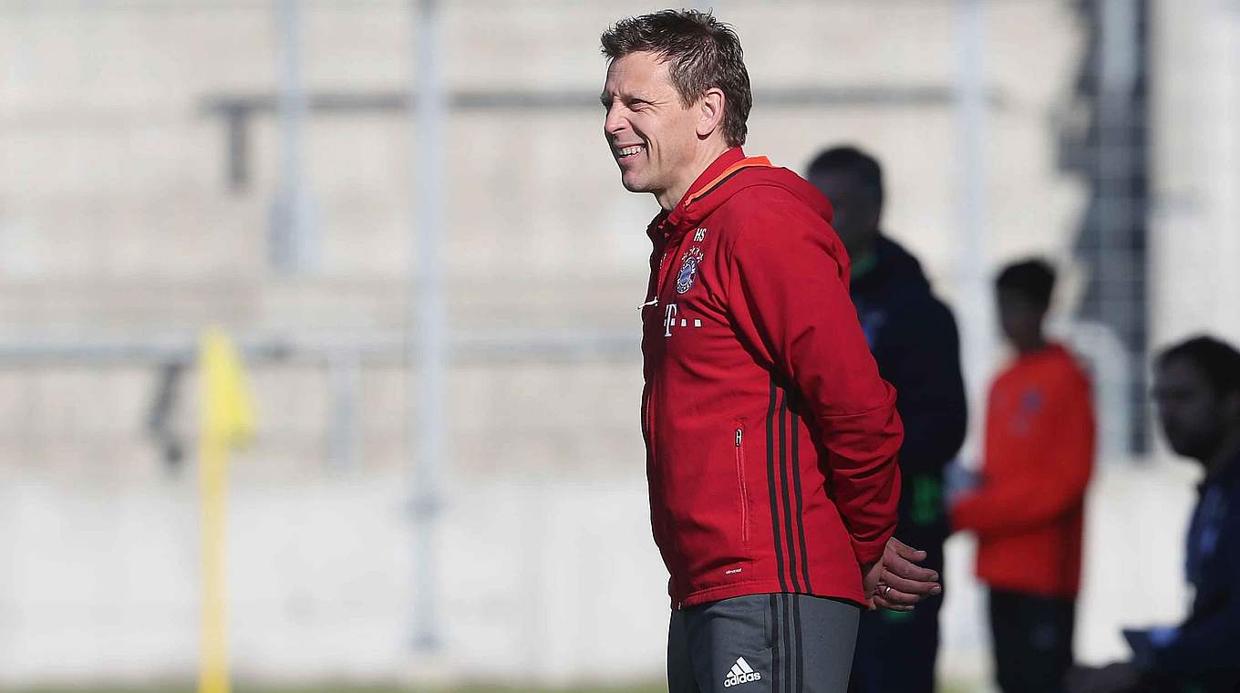 "Es herrscht mehr Ruhe": U 17-Trainer Holger Seitz zum "FC Bayern Campus" © 2017 Getty Images