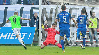 Chemnitzer Blitzstart gegen Meppen: Björn Kluft schießt das 1:0 nach 17 Sekunden © imago/Picture Point
