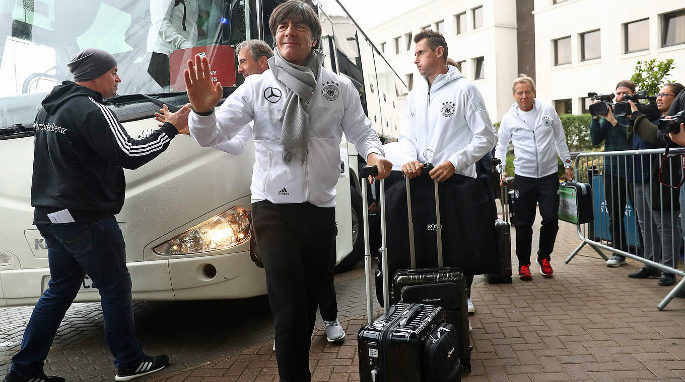 Startet mit dem DFB-Team in die Vorbereitung aufs England-Spiel: Joachim Löw (v.) © 2017 Getty Images