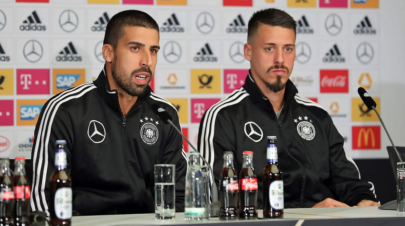 Standen der Presse Rede und Antwort: Sami Khedira und Sandro Wagner (r.) © 2017 Getty Images