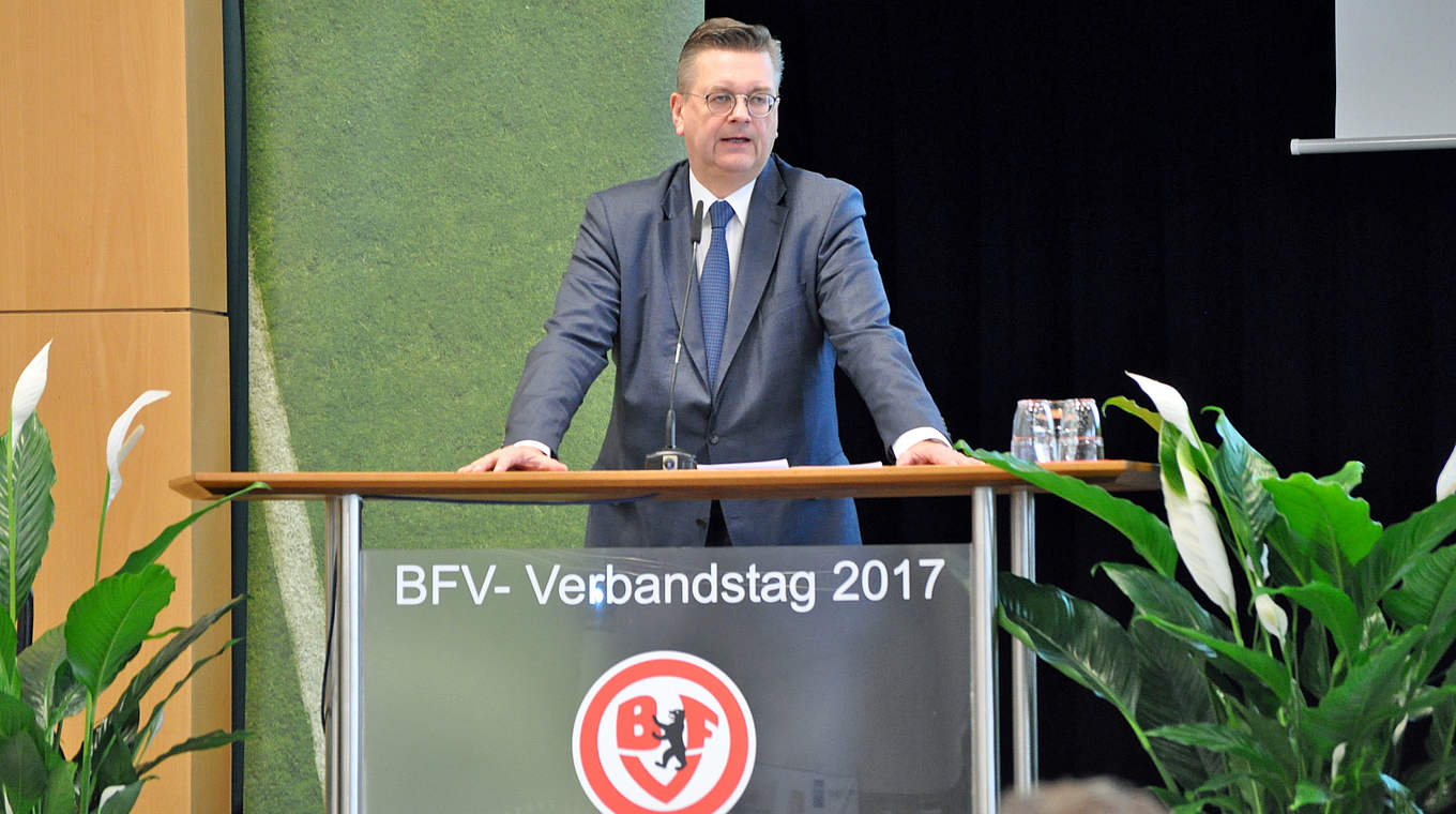 Grindel: "Schultz hat sich immer für den Berliner Amateurfußball eingesetzt" © BFV