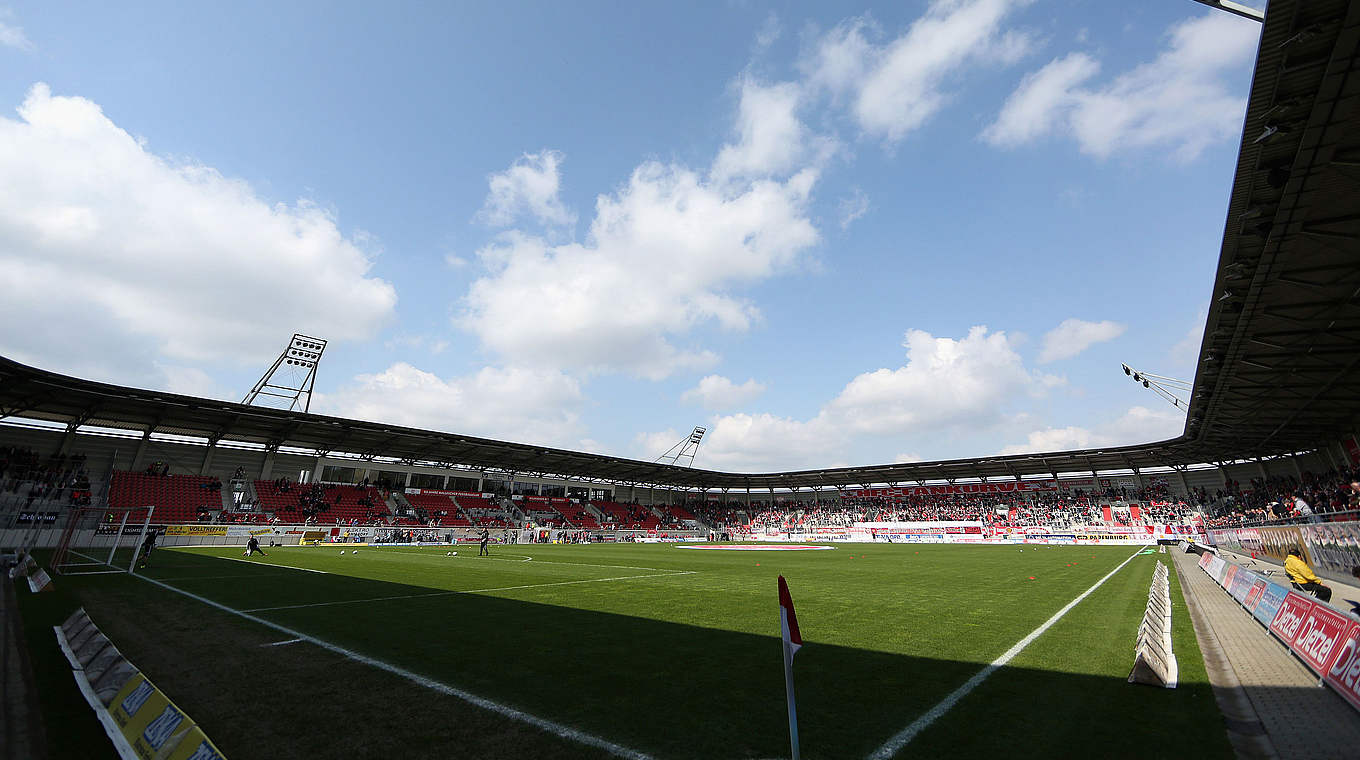 Verwandelt sich im Dezember in einen Weihnachtsmarkt: der Erdgas Sportpark in Halle © 2016 Getty Images