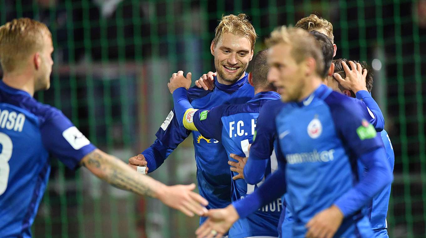 Rostocks Tim Väyrynen (M.): "Wir haben eine gute Balance in der Mannschaft" © 2017 Getty Images