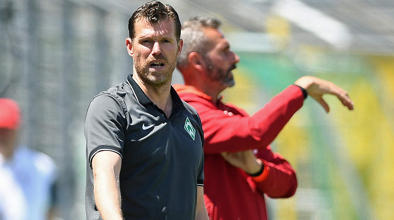 Abstand verkürzt: Bremen und Trainer Marco Grote liegen drei Punkte hinter dem HSV © 2017 Getty Images
