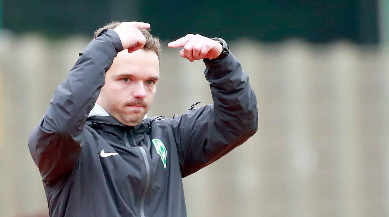 Weiterhin Tabellenführer: Werder Bremen mit Coach Alexander Kluge © 2015 Getty Images