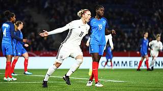 Deutlicher Sieg zum Jahresabschluss: Popp und die DFB-Frauen schlagen Frankreich © 2017 Getty Images