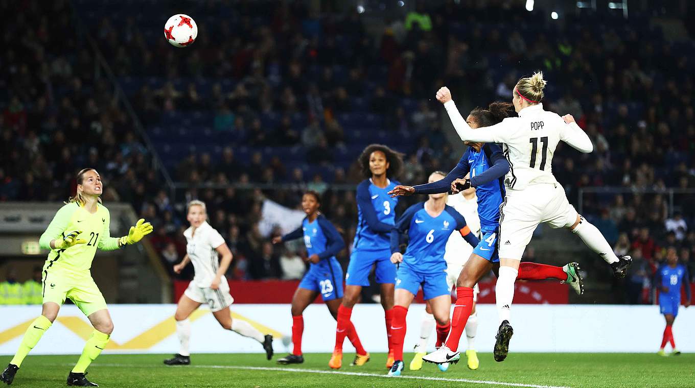 Starker Auftritt in Bielefeld: Alexandra Popp (r.) ist "Spielerin des Frankreich-Spiels" © 2017 Getty Images