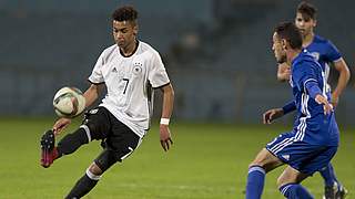 Steuert ein Tor der Hannoveraner bei: U 19-Nationalspieler Linton Maina (l.) © 2016 Getty Images