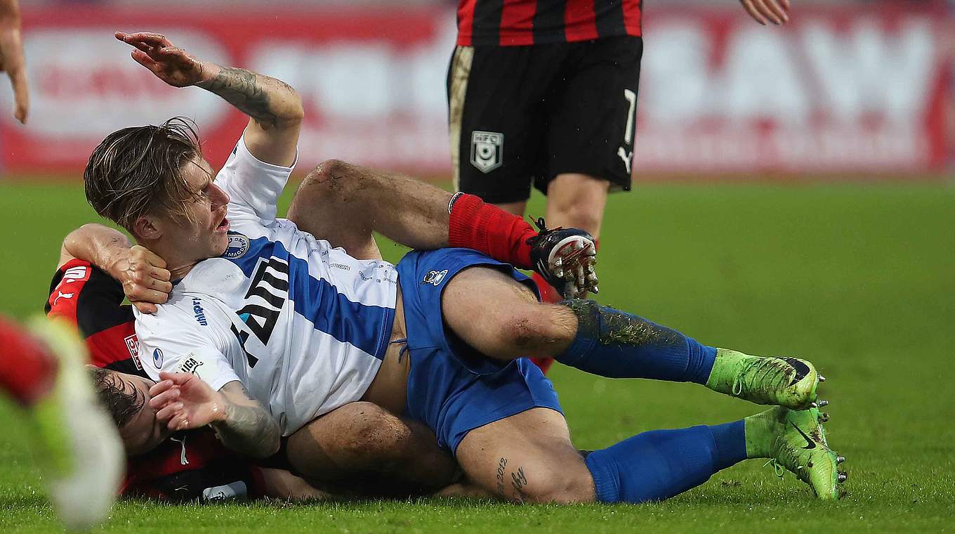 Muss wegen Tätlichkeit dreimal aussetzen: Philip Türpitz vom 1. FC Magdeburg © 2017 Getty Images