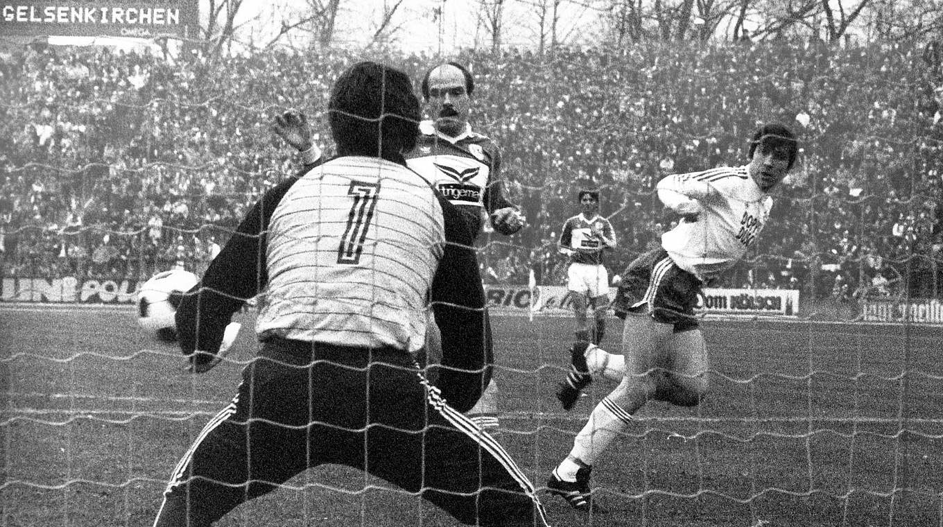 Ausgerechnet Klaus Fischer (r.): Der Kölner trifft 1983 beim 4:1 gegen Ex-Klub Schalke © imago sportfotodienst