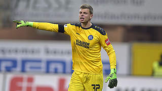 Erfolg beim Tabellenführer, dann knapper Votingsieg: KSC-Keeper Benjamin Uphoff © imago/pmk