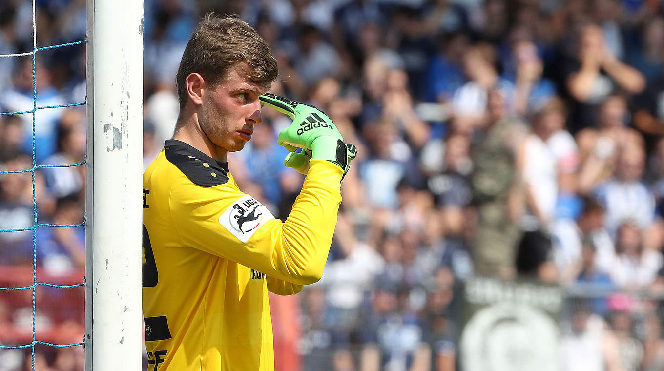 Seit 374 Minuten ohne Gegentreffer in der 3. Liga: KSC-Keeper Benjamin Uphoff © 2017 Getty Images