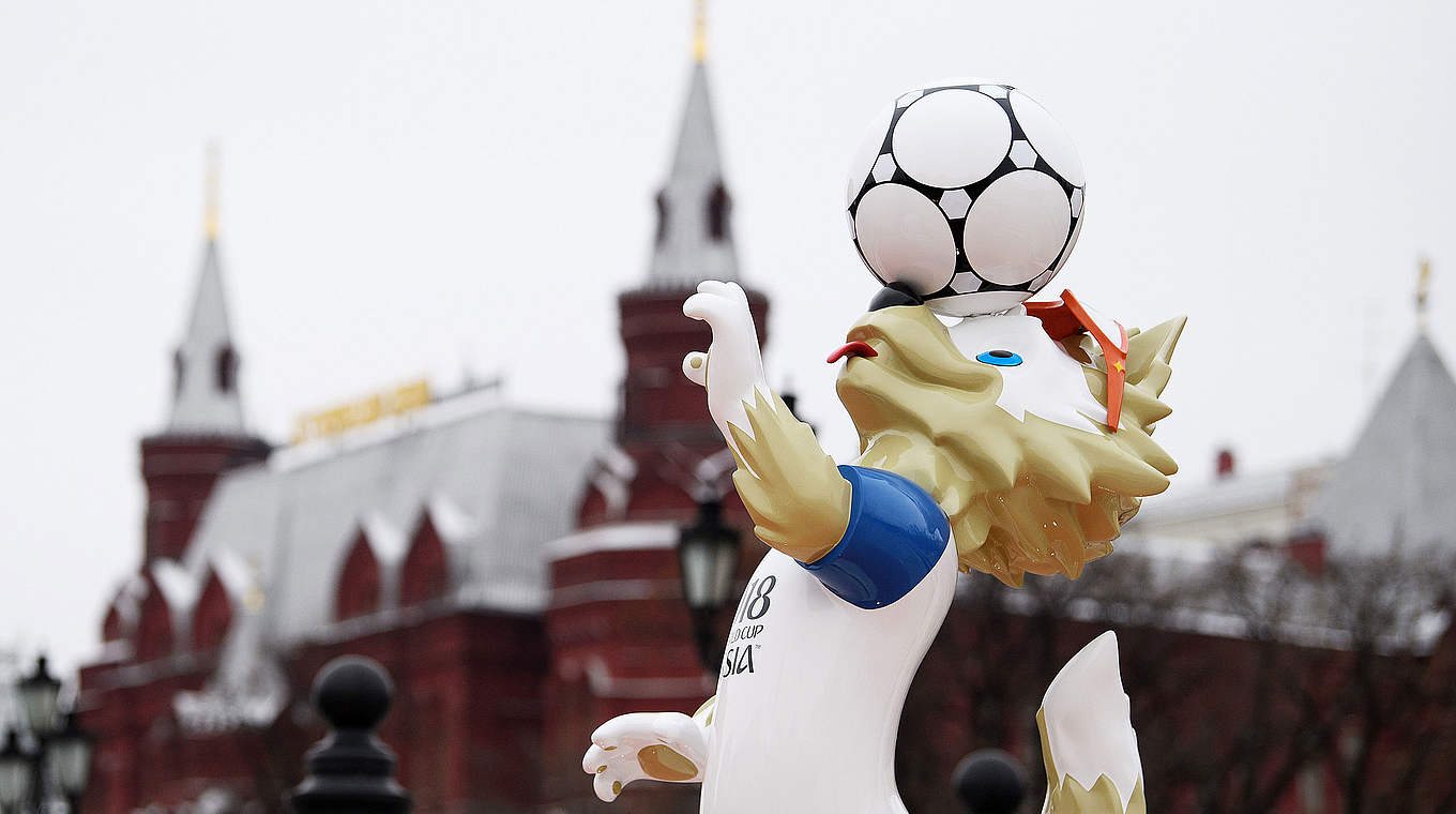 Freut sich auf die Gruppenauslosung zur WM-Endrunde 2018: Maskottchen Zabivaka © 2017 Getty Images