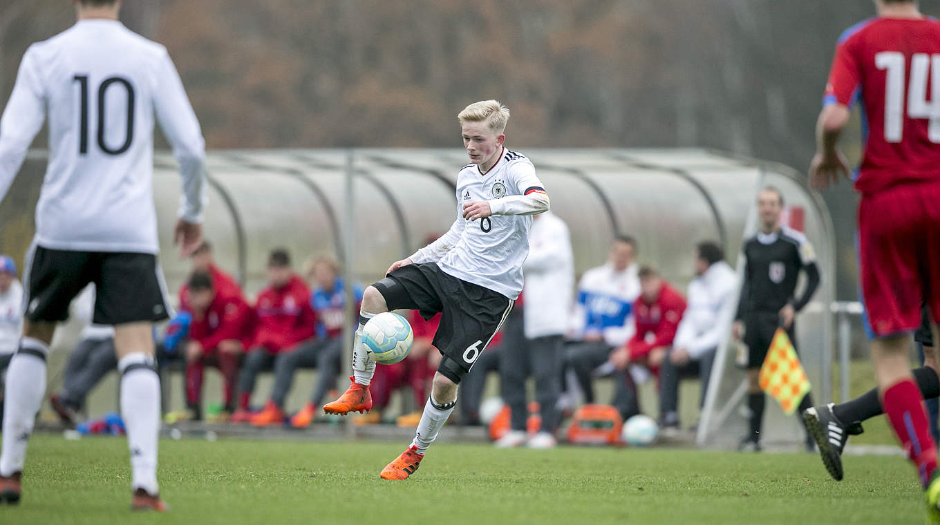 Fehlt der Arminia gesperrt: U 16-Nationalspieler Jomaine Consbruch (M.) © 2017 Getty Images