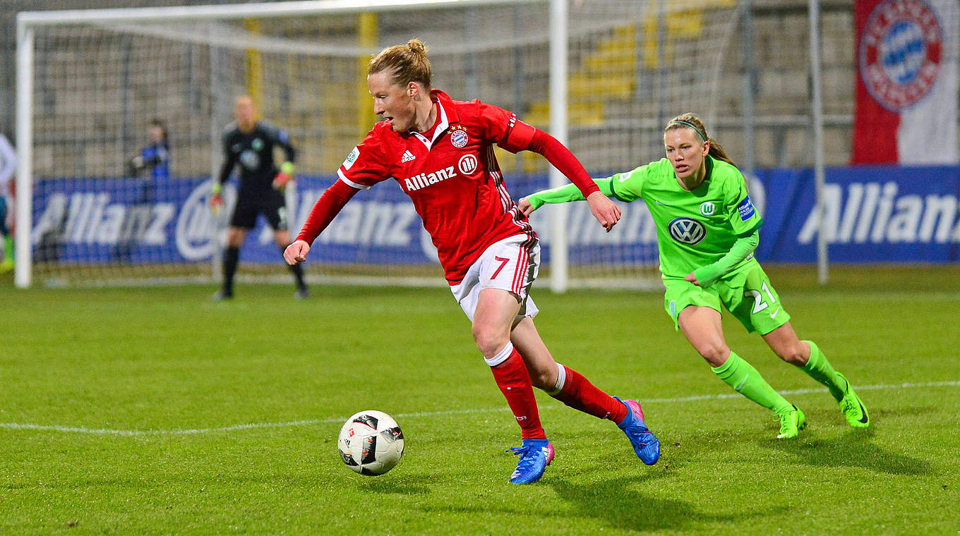 Absolutes Topspiel in Wolfsburg: VfL gegen Bayern, Dickenmann gegen Behringer (v.) © imago/foto2press
